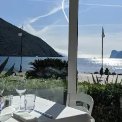 Gdzie zjeść w Desenzano del Garda? Odkryj najlepsze restauracje z widokiem