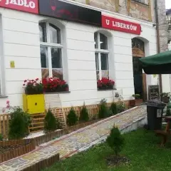 Gdzie zjeść w Jasnej Górze? Odkryj najlepsze miejsca na posiłek
