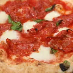 Czy do hotelu można zamówić pizzę? Sprawdź zasady i porady