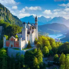 Zamek Neuschwanstein, jeden z najpiękniejszych miejsc w Europie, w otoczeniu gór i jeziora.