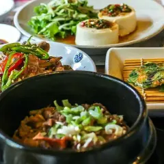 Co zjeść w Łodzi? Odkryj najlepsze smaki i restauracje w mieście