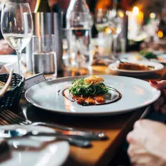 Gdzie zjeść w Nessebarze? Odkryj najlepsze restauracje i smaki