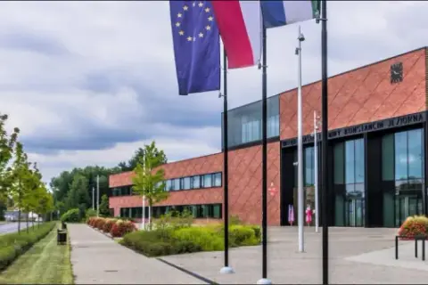 Gdzie zjeść w Konstancinie-Jeziornie? Odkryj najlepsze miejsca na posiłek