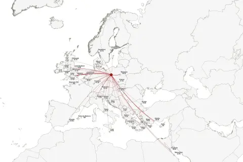Mapa pokazuje popularne **loty do Anglii** z Europy. Widać połączenia z Warszawy, Krakowa, Amsterdamu i wielu innych miast.