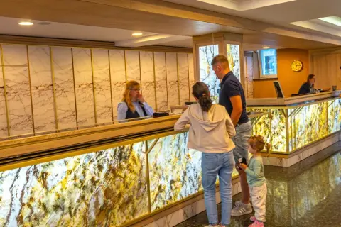 Co oznaczają gwiazdki w hotelu i jak nie dać się oszukać?