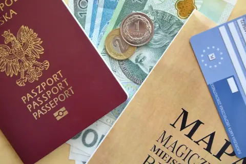 Paszport, pieniądze i karta EKUZ. Czy do Holandii potrzebny jest paszport? Tak, jeśli nie jesteś obywatelem UE.