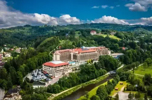 Ile jest pokoi w hotelu Gołębiewskim? Zaskakujące liczby i różnice