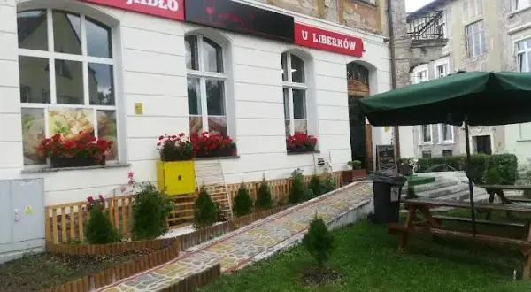 Gdzie zjeść w Jasnej Górze? Odkryj najlepsze miejsca na posiłek