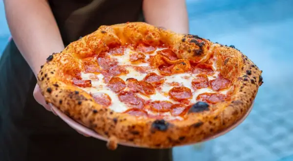 Gdzie zjeść najlepszą pizzę w Pizie? Odkryj lokalne perełki