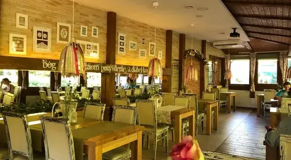 Gdzie zjeść w Dusznikach-Zdroju? Odkryj najlepsze restauracje i smaki