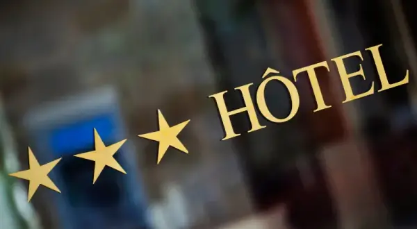 Kto przyznaje gwiazdki hotelom i jak wygląda ten proces?