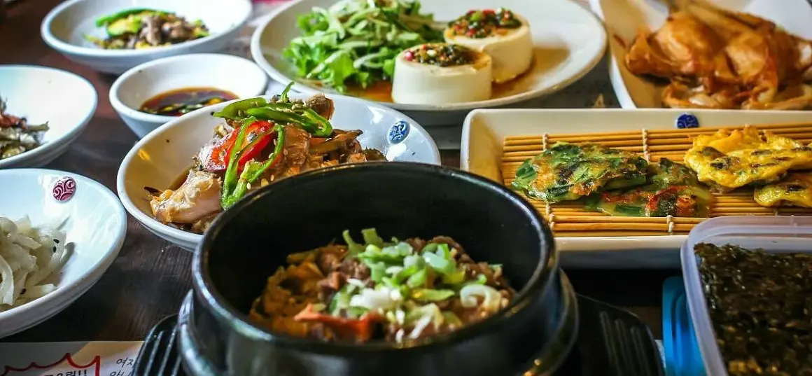Co zjeść w Łodzi? Odkryj najlepsze smaki i restauracje w mieście