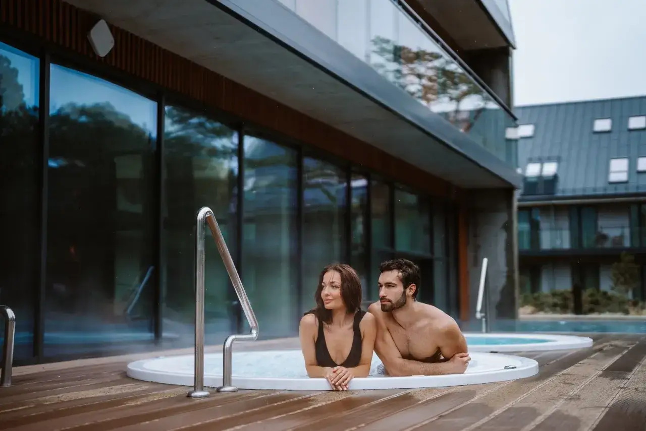 Zdjęcie Jak korzystać z jacuzzi w hotelu: unikaj błędów i dbaj o bezpieczeństwo