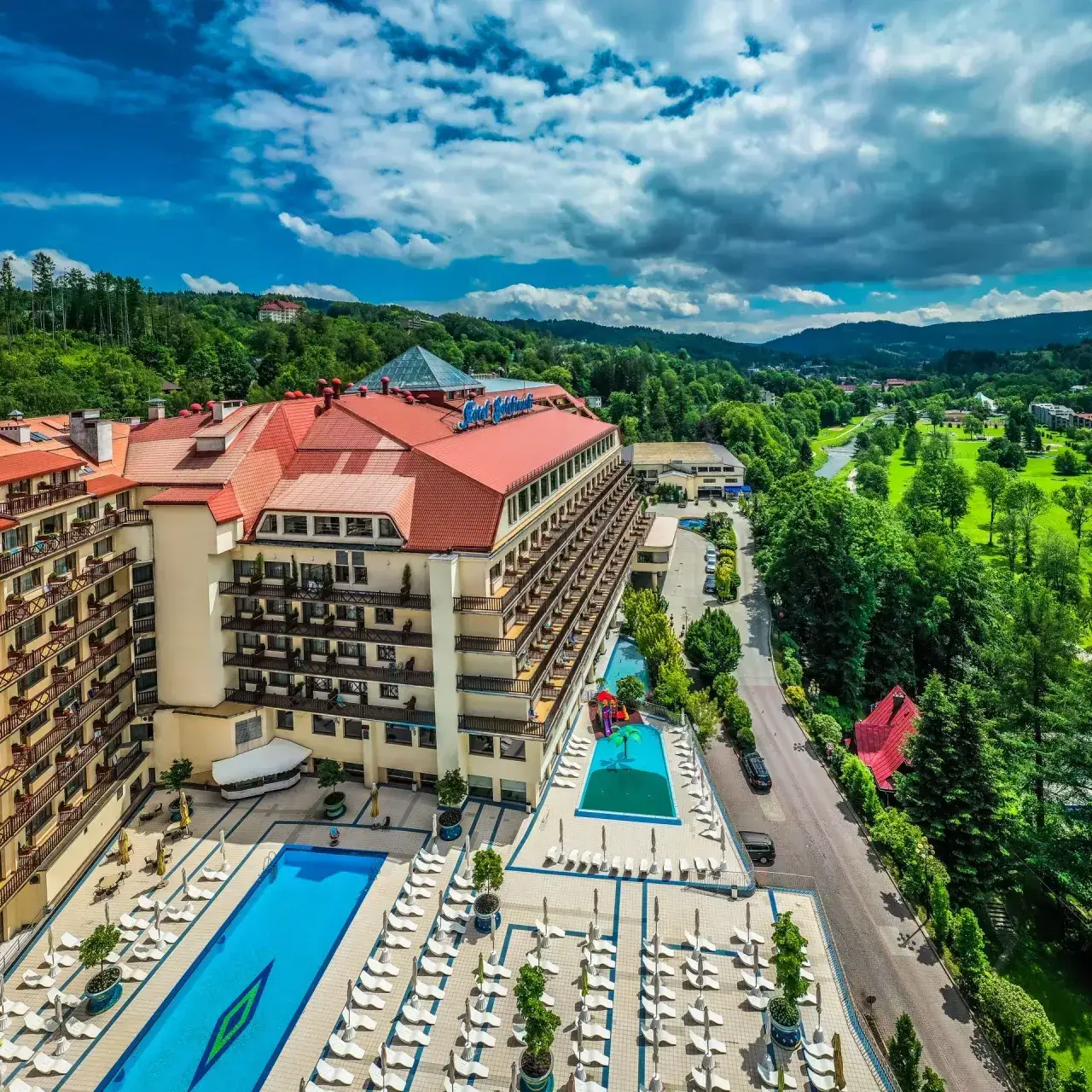 Zdjęcie Hotel Gołębiewski w Wiśle: Kiedy powstał i jak zmienił region