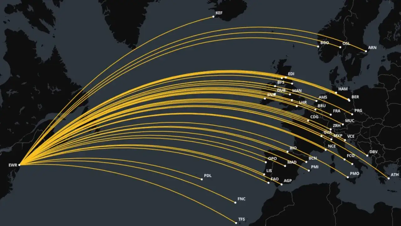 Mapa lotów z EWR do Europy, pokazująca siatkę połączeń największych linii lotniczych w Europie.